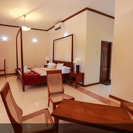 Welcombe Hotel Triquinimale Exterior foto