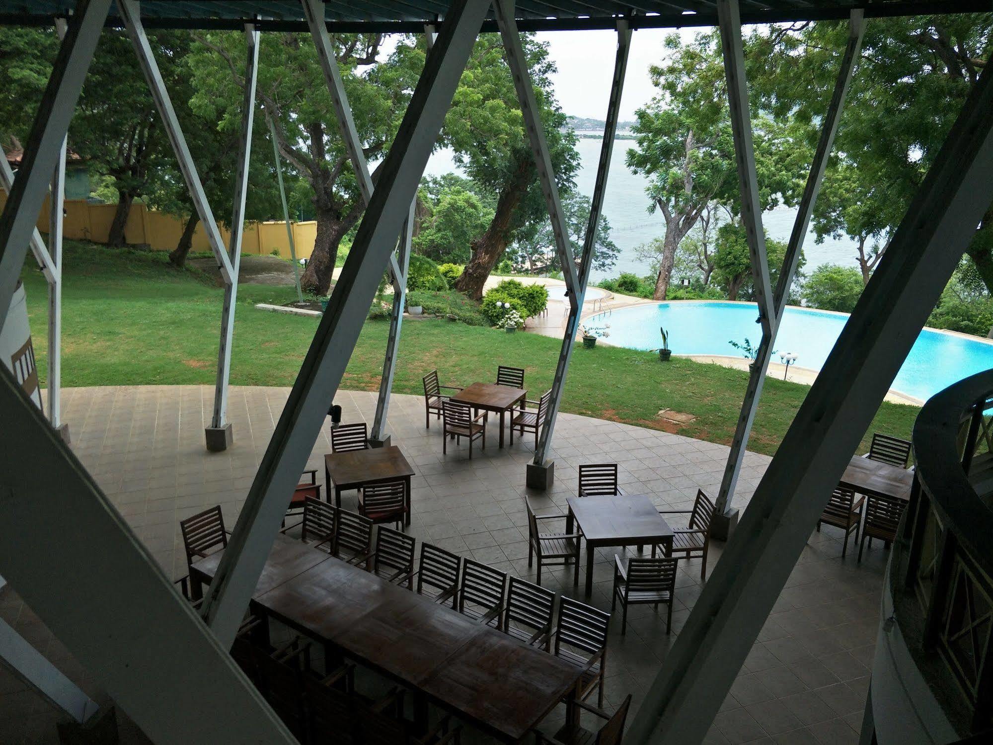 Welcombe Hotel Triquinimale Exterior foto
